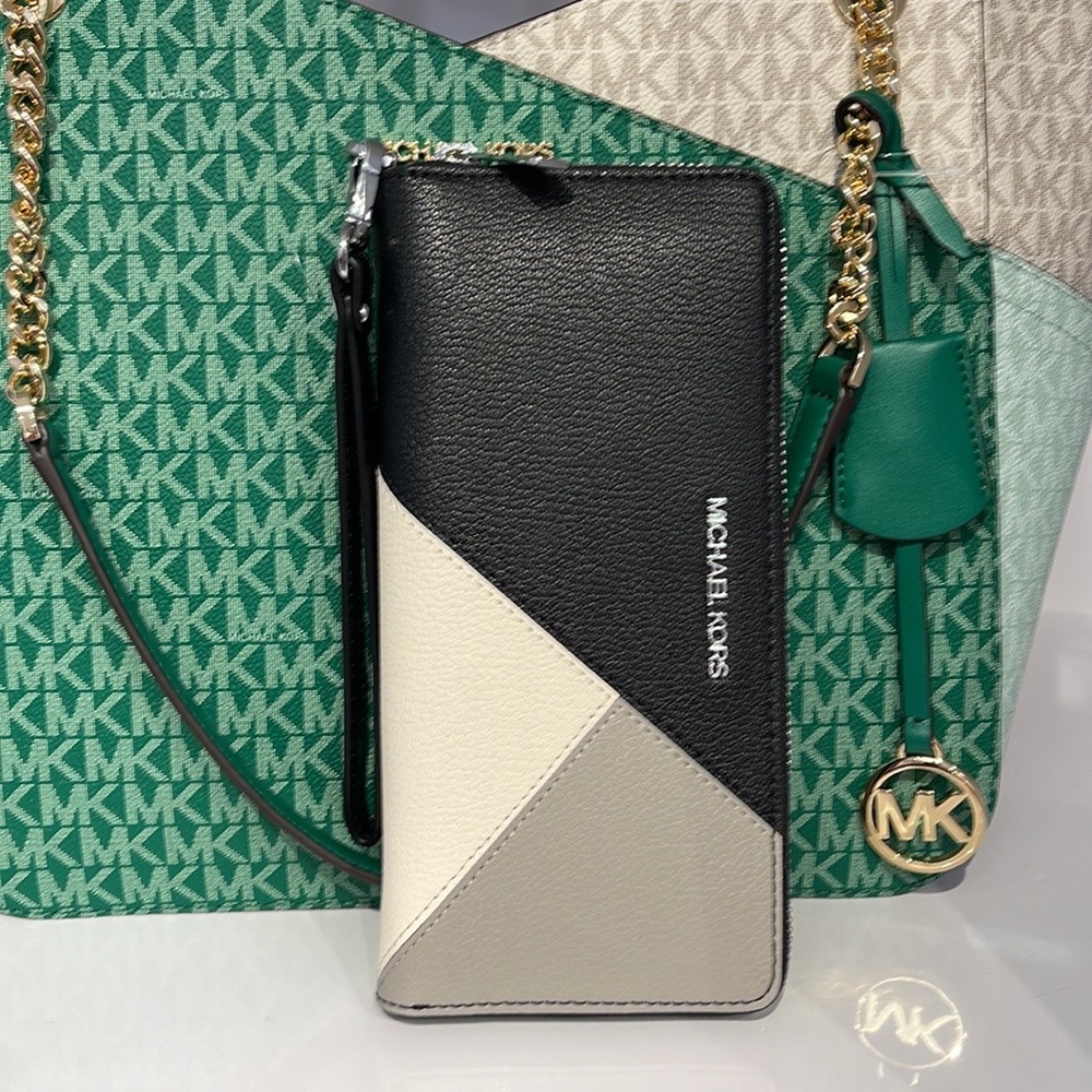 MICHAEL KORS LARGE TRAVEL CONTINENTAL WRISTLET WALLET PHONEHOLDER Black Multi - Picture 13 of 16